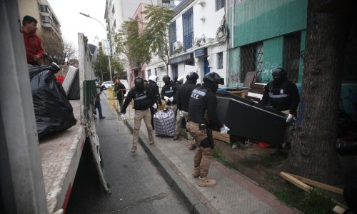 Desalojan inmueble en Santiago que estaba tomado desde 2021: solía ser un jardín infantil